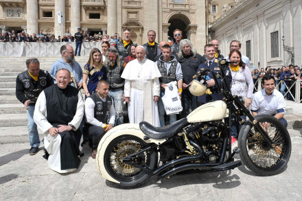 Harley-Davidson - Πωλήθηκε μοτοσυκλέτα του Πάπα για καλό σκοπό
