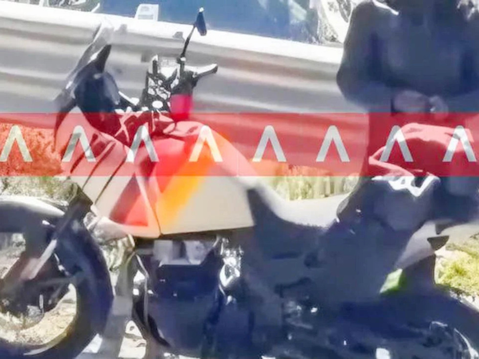 Royal Enfield Himalayan 750 - Χωρίς καμουφλάζ στις νέες κατασκοπευτικές φωτογραφίες
