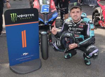 Michael Dunlop – Τιμήθηκε με το παράσημο MBE για τα επιτεύγματα του
