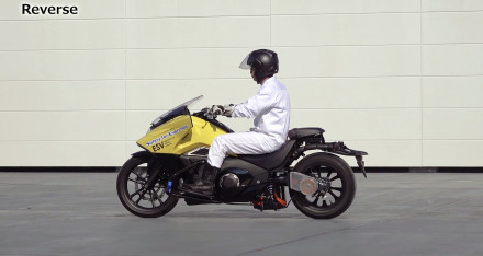 Honda Riding Assist - Το σύστημα με τη μοτοσυκλέτα που ισορροπεί μόνη της εξελίσσεται! - Video