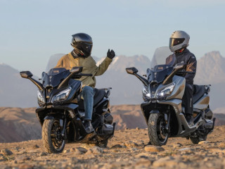 Cyclone RT450 - Δικύλινδρο scooter με ηλιακό πάνελ
