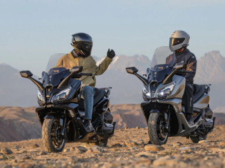 Cyclone RT450 - Δικύλινδρο scooter με ηλιακό πάνελ