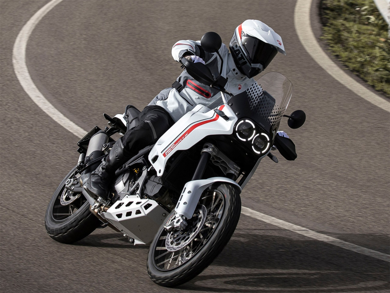 Ducati DesertX 2023 - Αποκτά σύστημα πλοήγησης turn by turn