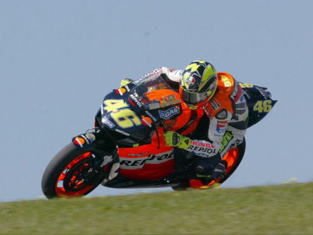 MotoGP #Throwback - Η απίστευτη νίκη του Valentino Rossi στο Phillip Island το 2003