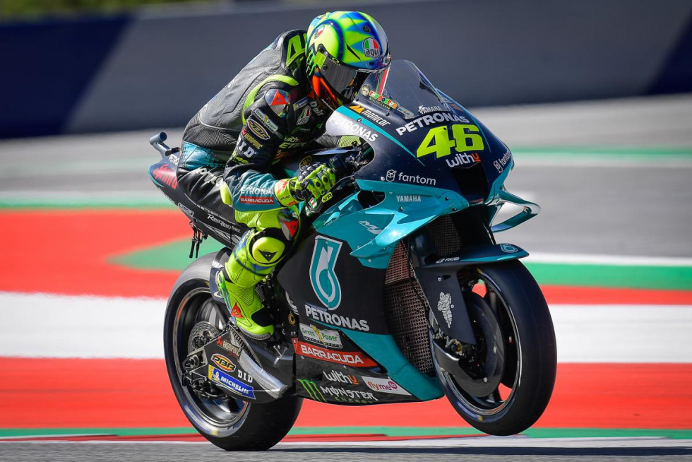 Ο Valentino Rossi εξηγεί γιατί χάνει τόσο πολύ στις εκκινήσεις