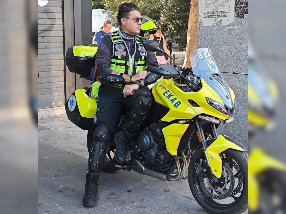 EKAB - Πένθος για το διασώστη που έφυγε μετά από τροχαίο