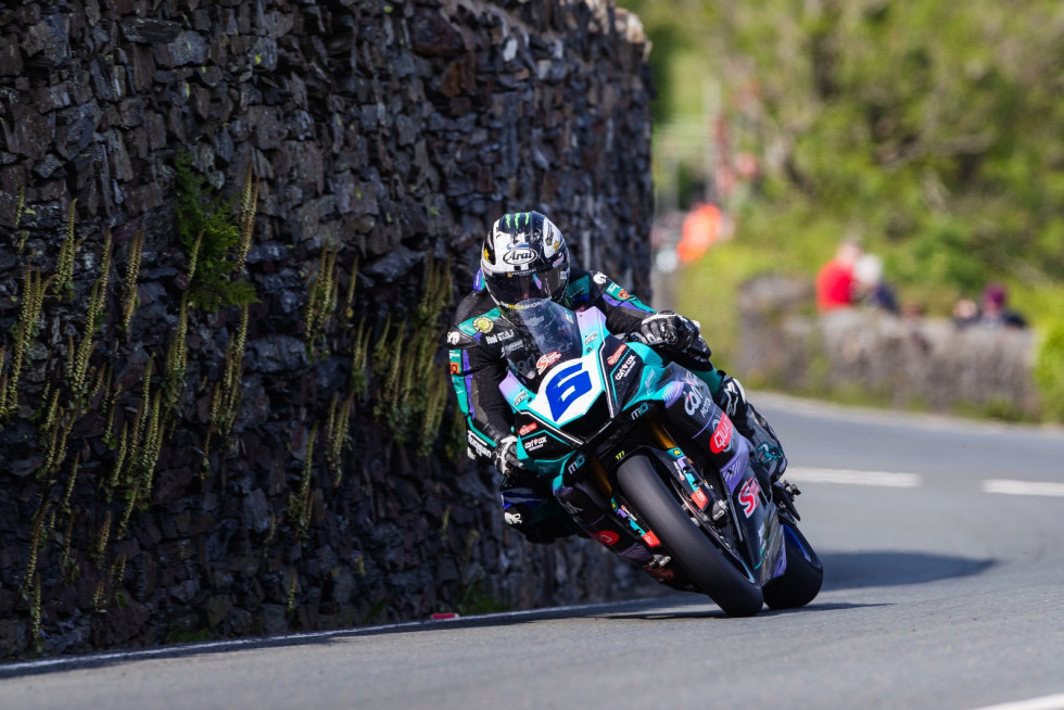 IoM TT 2024, Supersport Race 1 - Γράφει ιστορία ο Michael Dunlop