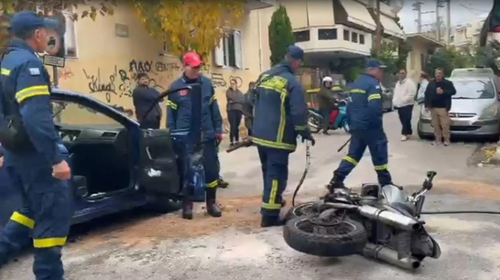 Ατύχημα στον Βύρωνα Αττικής – Σύγκρουση IX με μοτοσυκλέτα