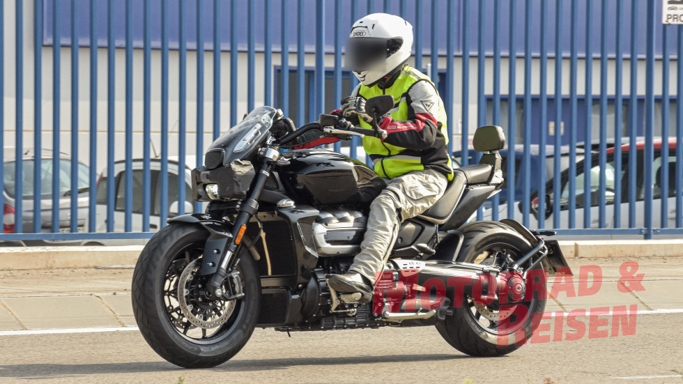 Triumph Rocket 3 – Κατασκοπεία δείχνει ριζική ανανέωση, τέλος τα δύο στρογγυλά φώτα μπροστά
