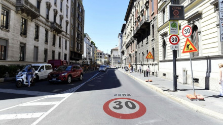 Νέα αστικά όρια ταχύτητας 30 km/h σε Ρώμη και Μπολόνια