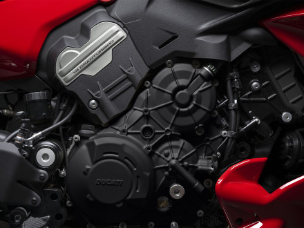 Η Ducati «τελειώνει» τους V2 - «Μόνο V4 στα δυνατά μας μοντέλα»