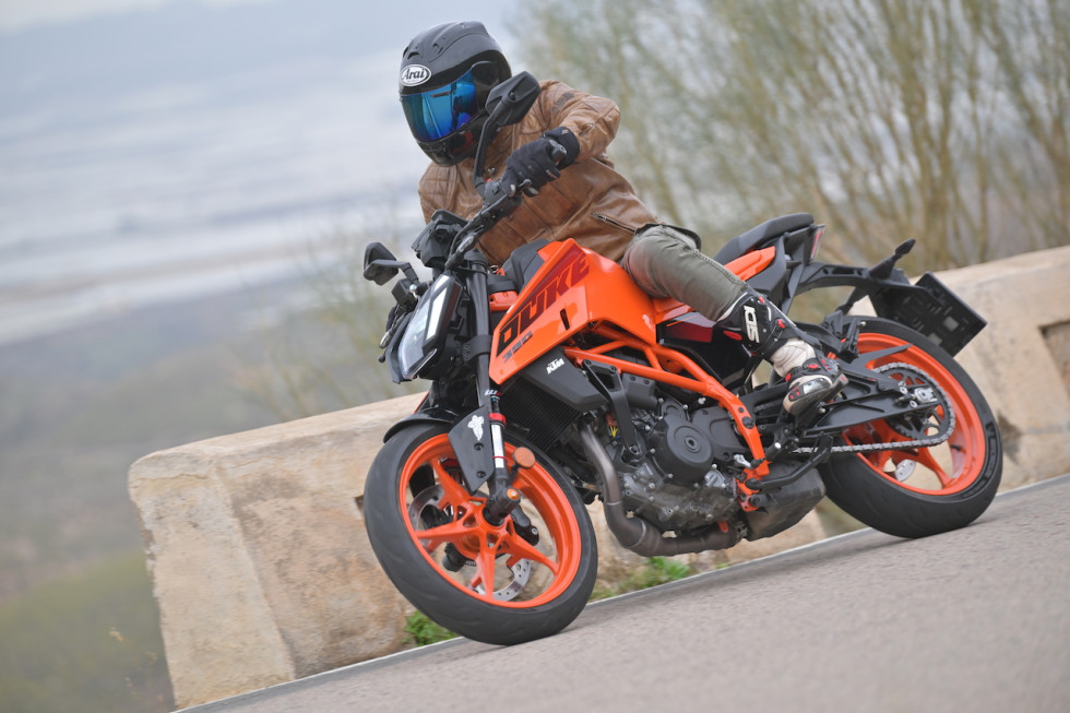 Test - KTM 390 Duke 2024 - Αποστολή στην Ισπανία