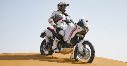 Ducati DesertX 2022 - Elefant ζεις, εσύ μας οδηγείς!