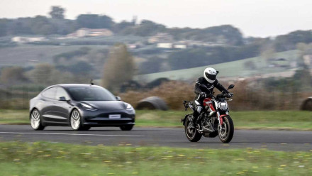 Υπό εξέταση το Auto Pilot της Tesla για 2 θανατηφόρα τροχαία με μοτοσυκλέτες