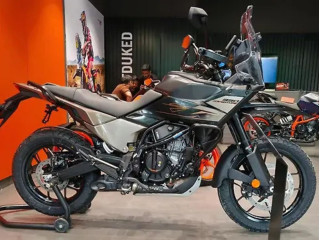 KTM 390 Adventure: Νέα έκδοση Ebony Black με πιο διακριτικό χαρακτήρα