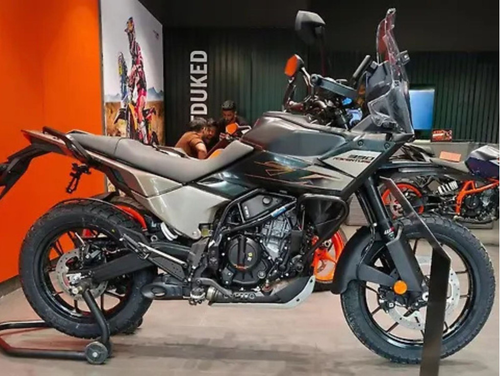 KTM 390 Adventure: Νέα έκδοση Ebony Black με πιο διακριτικό χαρακτήρα