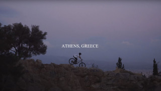 Clutch Kickin' - Στο νέο του ποδηλατικό βίντεο ο Phil Atwill ζαλίζει τον Υμηττό