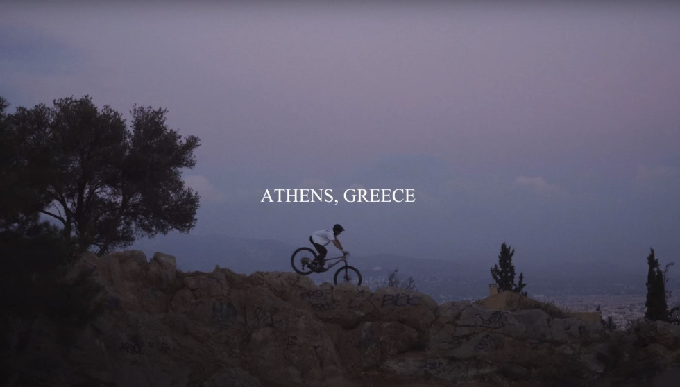 Clutch Kickin' - Στο νέο του ποδηλατικό βίντεο ο Phil Atwill ζαλίζει τον Υμηττό