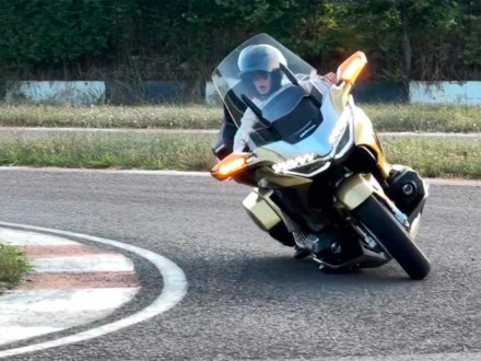 Ζέιν Σοφούογλου - Ο 7χρονος που «δαμάζει» μια Honda Gold Wing (+Βίντεο)
