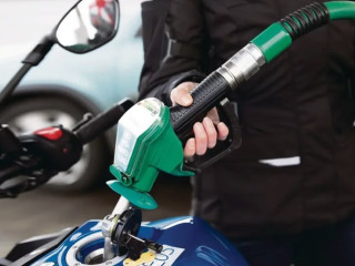 Βενζίνη στα 1,99 ευρώ στην Ιταλία – Οι μεγάλες εταιρείες ρίχνουν τις τιμές