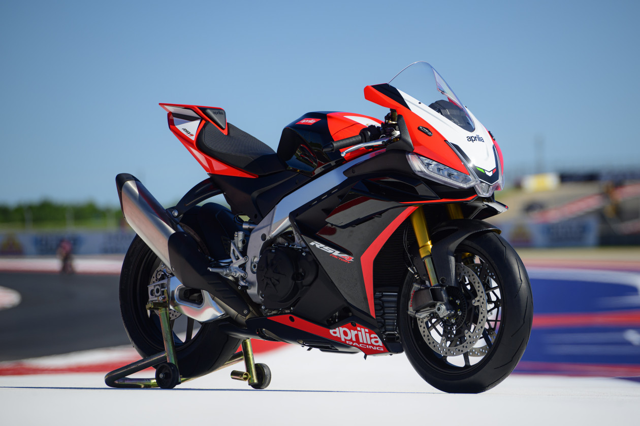 Aprilia RSV4 – Tuono V4 Factory SE-09 SBK: Αναδρομή στην 15ετία