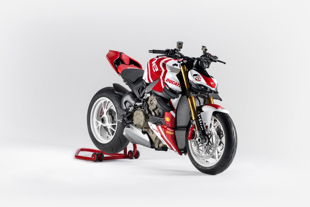 Ducati – Νέα συνεργασία με την Supreme και νέο Streetfighter V4 Limited Edition