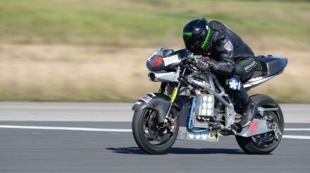 298 km/h - Παγκόσμιο ρεκόρ ταχύτητας για γυμνή ηλεκτρική μοτοσυκλέτα