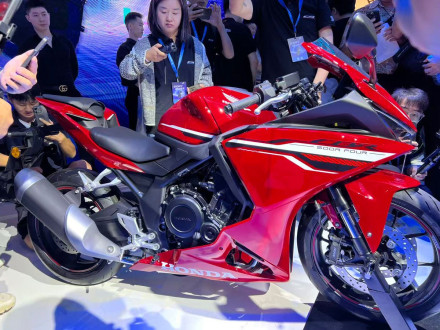 Honda CBR 500R Four 2026 – Το ντυμένο «αδελφάκι» του νέου Super Four