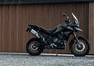 Triumph Tiger 900 Bond Edition - My name's Bond... James Bond!