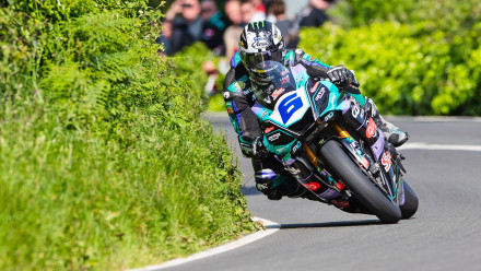 IoM TT 2024, Supersport Race 2 - Η 28η νίκη του κορυφαίου Michael Dunlop
