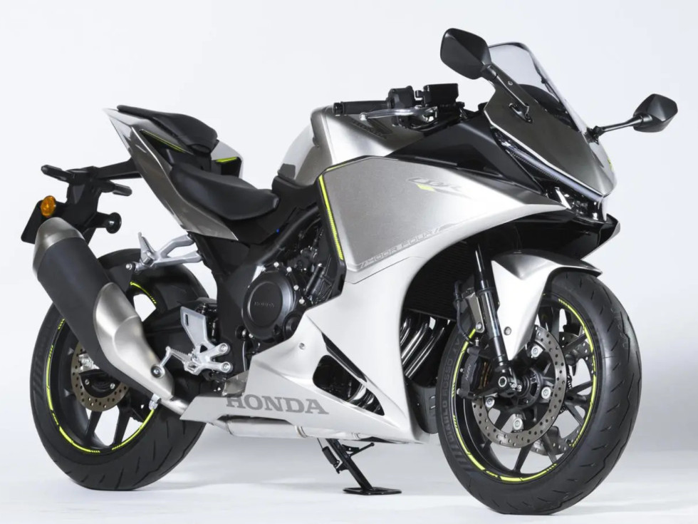 Honda CBR400R Four - Η τετρακύλινδρη 400άρα επιστρέφει μετά από 26 χρόνια