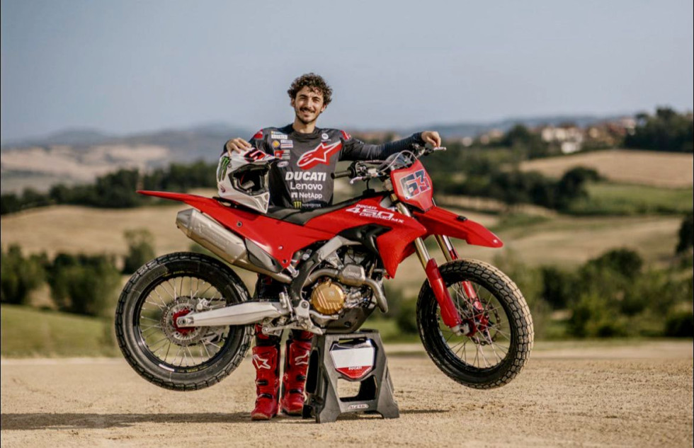 Ducati Desmo450 MX flat track για τον Pecco Bagnaia