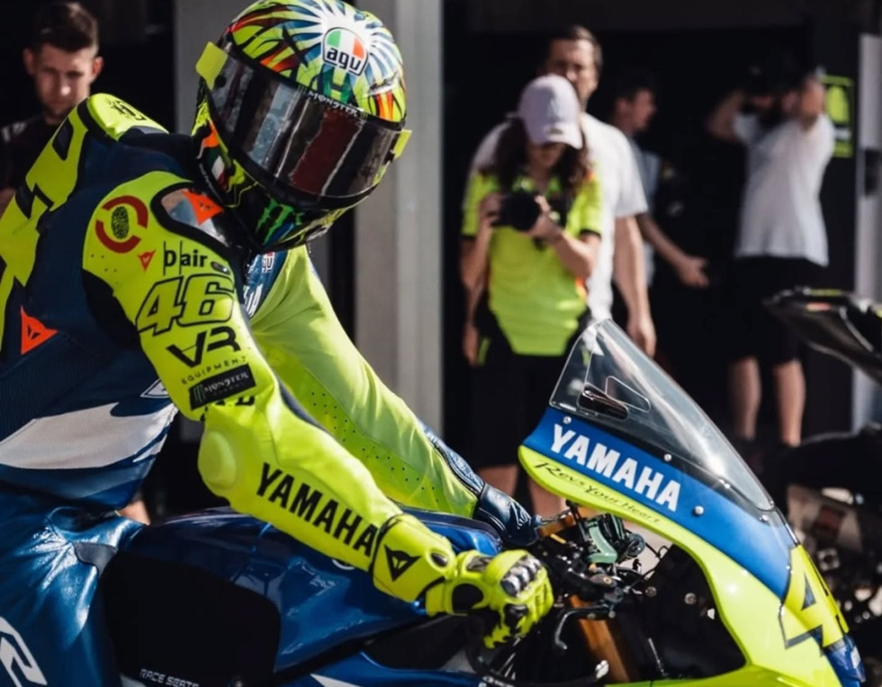 H επιστροφή του Valentino Rossi – Προπονήθηκε με R1 στην Ινδονησία (lap video)