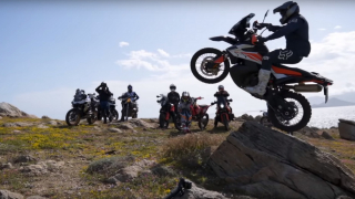 Βίντεο - O Adam Riemann τεστάρει το KTM 790 Adventure R στο Naxos Rally