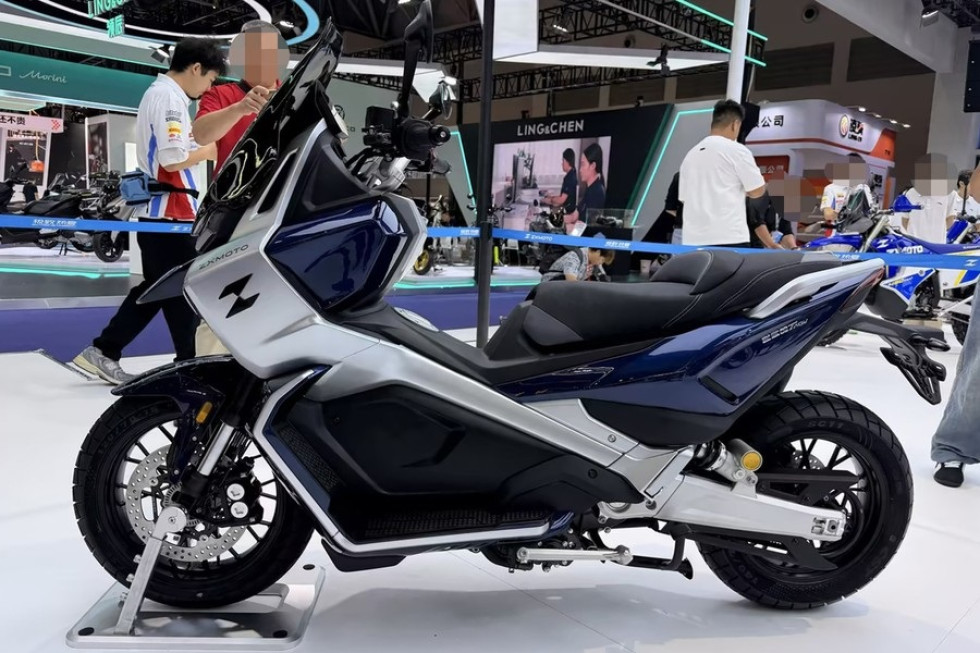 ΖΧΜΟΤΟ 250 Crossover Scooter – Σαν μοτοσυκλέτα και με ανεξάρτητη πίσω ανάρτηση!