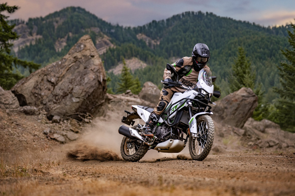 H Kawasaki αποκαλύπτει το νέο KLE500 2026