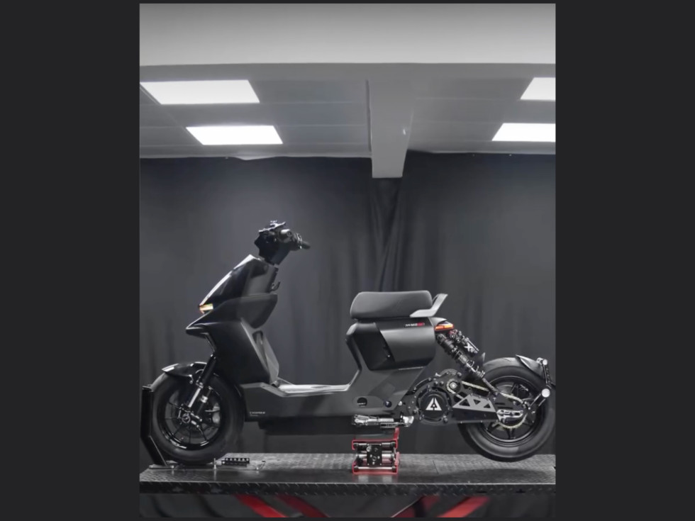 Ninebot - Έρχεται ηλεκτρικό scooter με αλυσίδα, USD πιρούνι και NFC κάρτα (+Teaser)