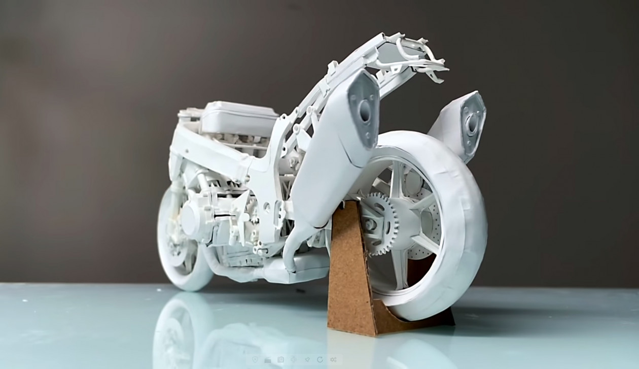 Ιάπωνας μάγος δημιουργεί αδιανόητα τρισδιάστατα μοντέλα μοτοσυκλέτας από χαρτί - Video