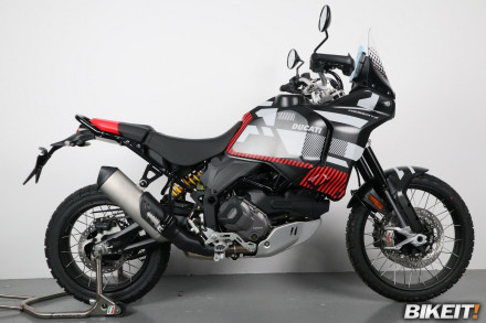 Ducati DesertX 2023 - Ήρθε στο εντυπωσιακό χρώμα RR22 στην Fan Motorcycles