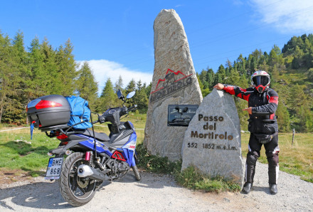 Ταξίδι – Στα 1,852 μέτρα του Passo del Mortirolo με SYM VF125