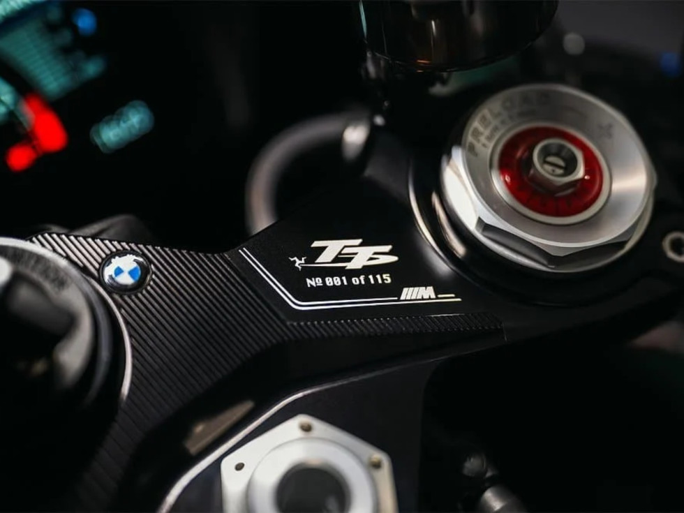 BMW M 1000 RR Isle of Man TT - Άνοιξαν οι παραγγελίες στις ΗΠΑ αλλά με 13 ίππους λιγότερους