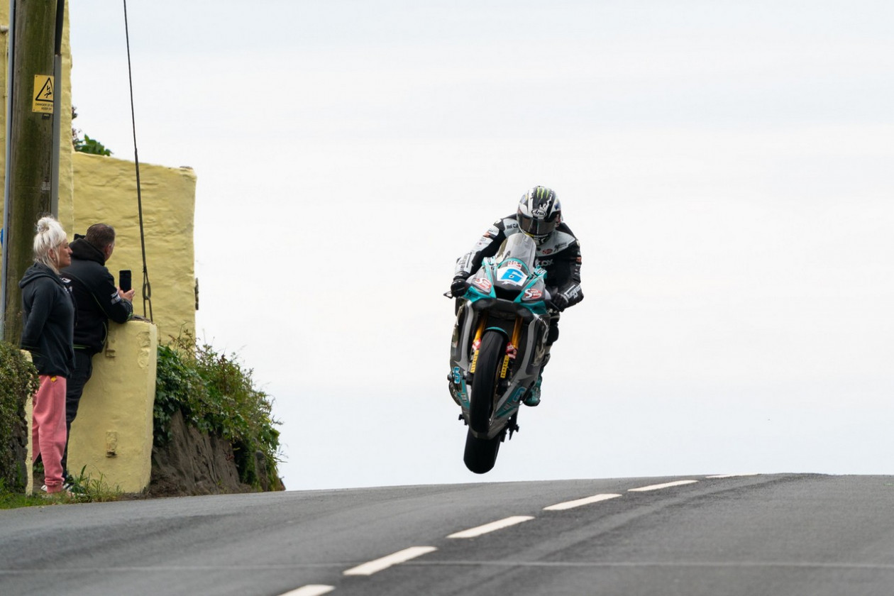 Isle of Man TT 2022, Supersport Race 1 – Εικοστή νίκη για τον Michael Dunlop