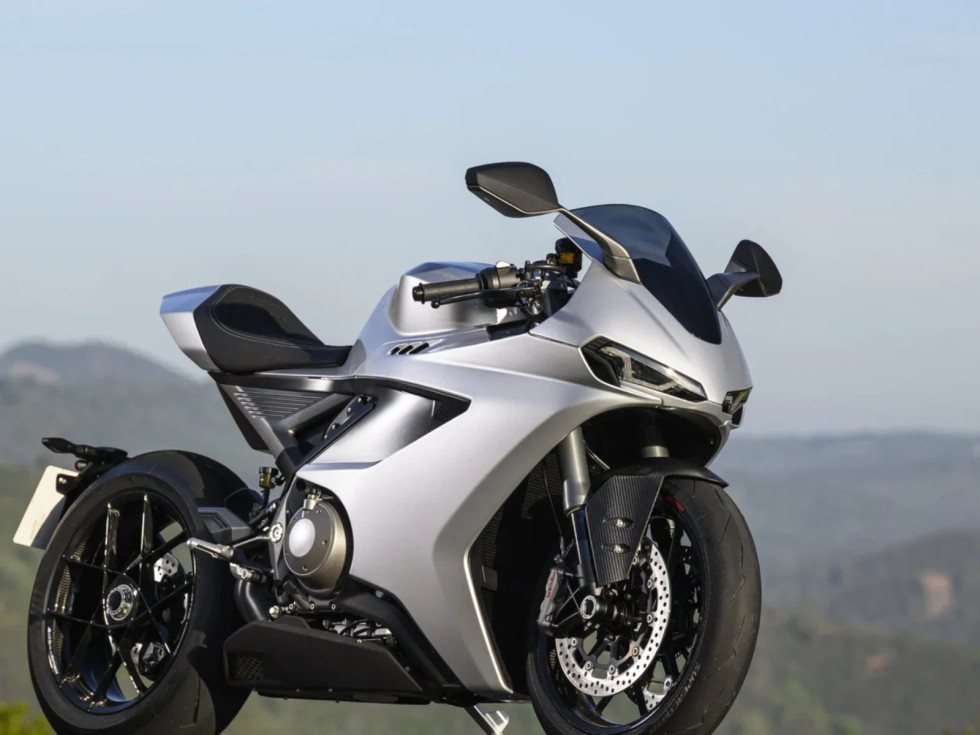 Norton Manx R - Επιστροφή στις ρίζες με άφιξη στις βρετανικές αντιπροσωπείες
