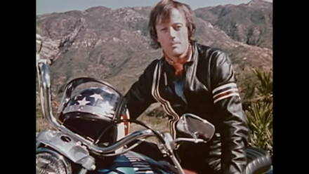 “Ρετρό” video - Συμβουλές για ασφαλή οδήγηση μοτοσυκλέτας από τον Peter Fonda και τον Evel Knievel!