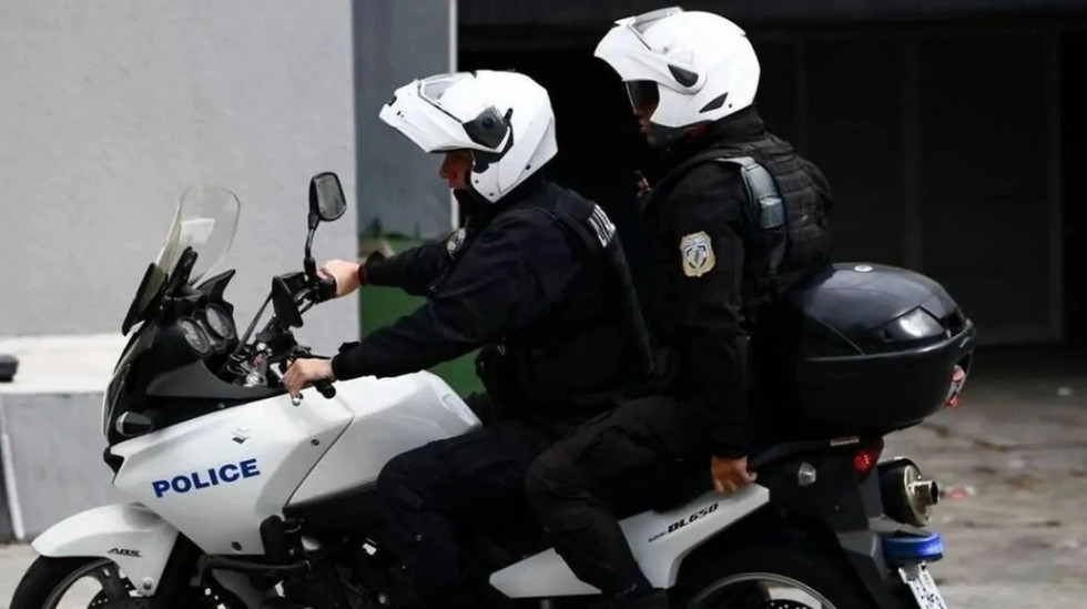 Προφυλάκιση για τον αστυνομικό που προκάλεσε το δυστύχημα έξω από τη βουλή