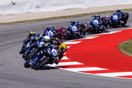 To Yamaha R3 bLU cRU γίνεται Παγκόσμιο Κύπελλο