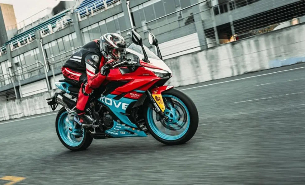 Kove 350RR 2025 - Ντεμπούτο στην Κίνα