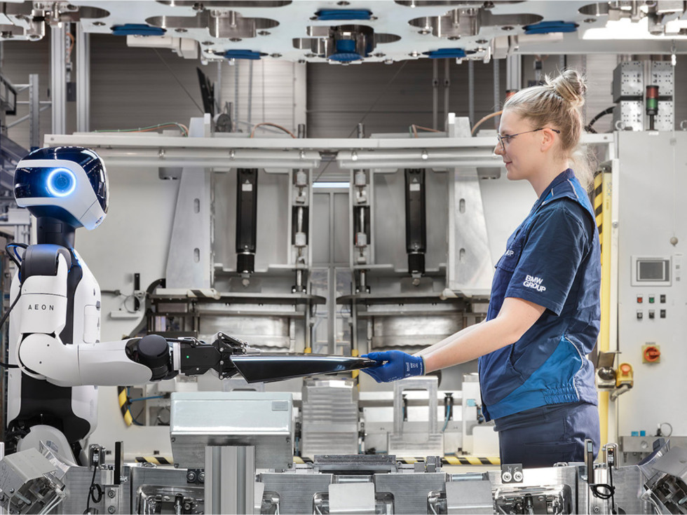 BMW - Ανθρωποειδή ρομπότ μπαίνουν στη γραμμή παραγωγής