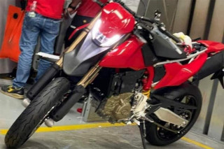 Ducati Hypermotard 2024 - Μια κατασκοπευτική φωτό που ανάβει φωτιές