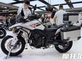 ZXMOTO 820X - Η πρώτη τρικύλινδρη Adventure της εταιρείας